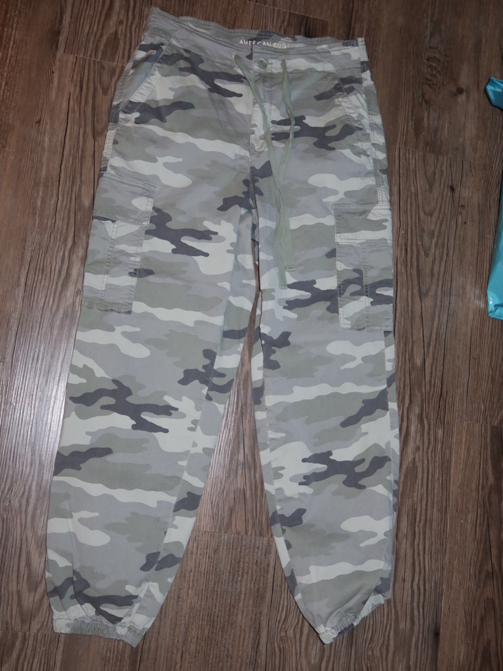 American Eagle Outfitters Camo Cargo Pants - Olive and Tan